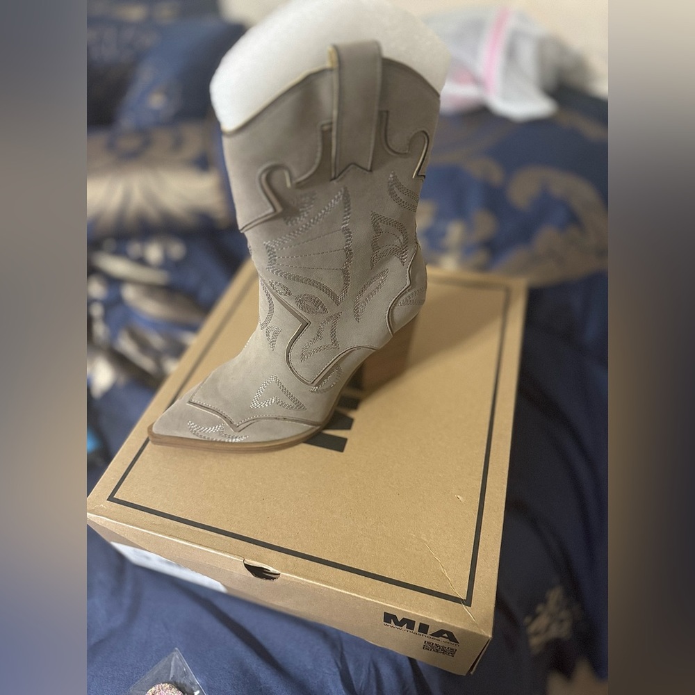 MIA Taupe Western Boots
